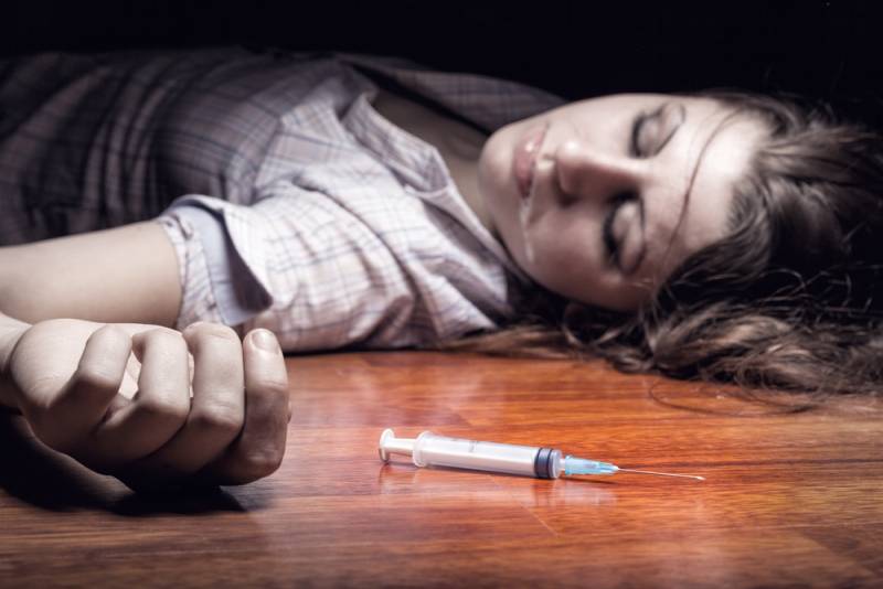 a person has an overdose near a needle on the floor