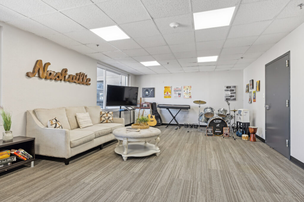 photograph of musical instruments in the music therapy room at apex recovery