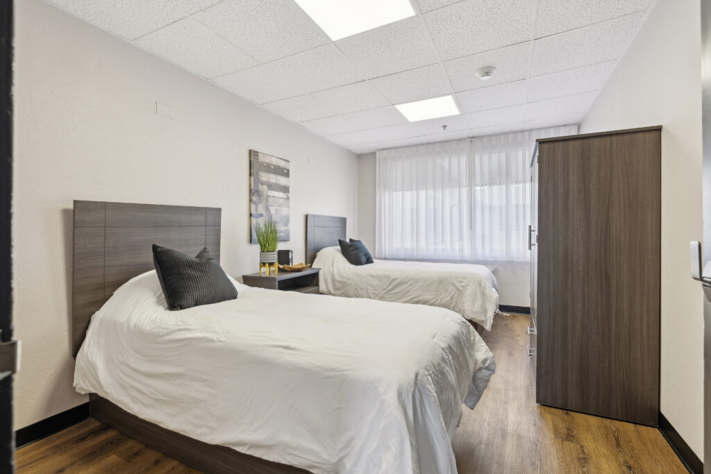 Photograph of the mens residential room where men will stay during residential treatment at apex recovery