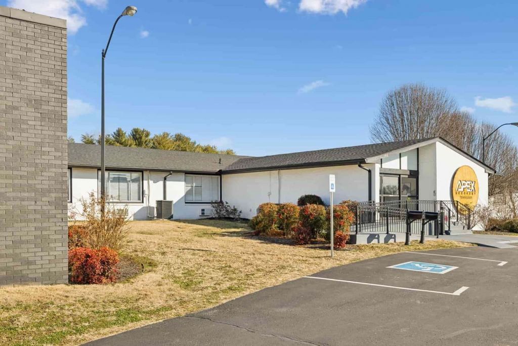 Apex Recovery Addiction Treatment Center in Tennessee Exterior View with grass